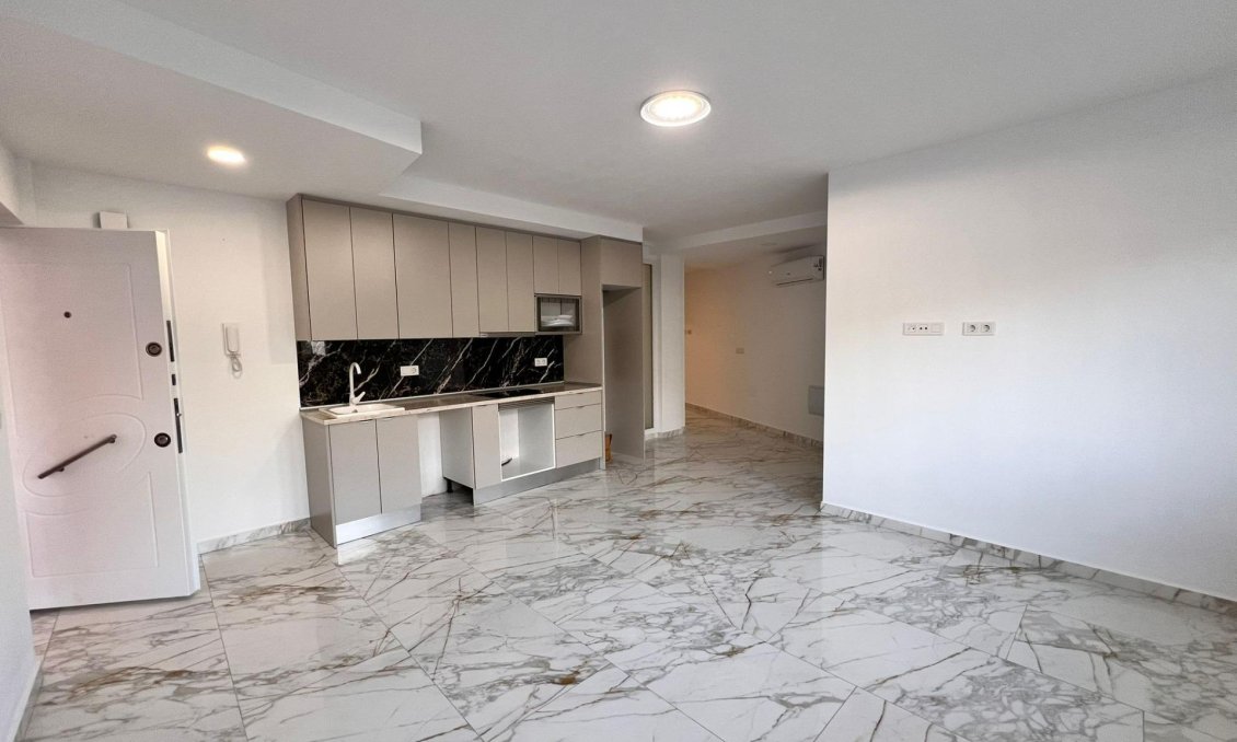 Segunda mano - Apartamento -
Torrevieja - Centro