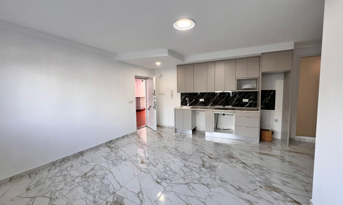 Segunda mano - Apartamento -
Torrevieja - Centro