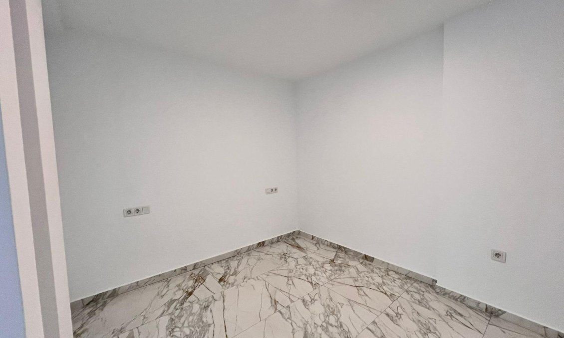 Segunda mano - Apartamento -
Torrevieja - Centro