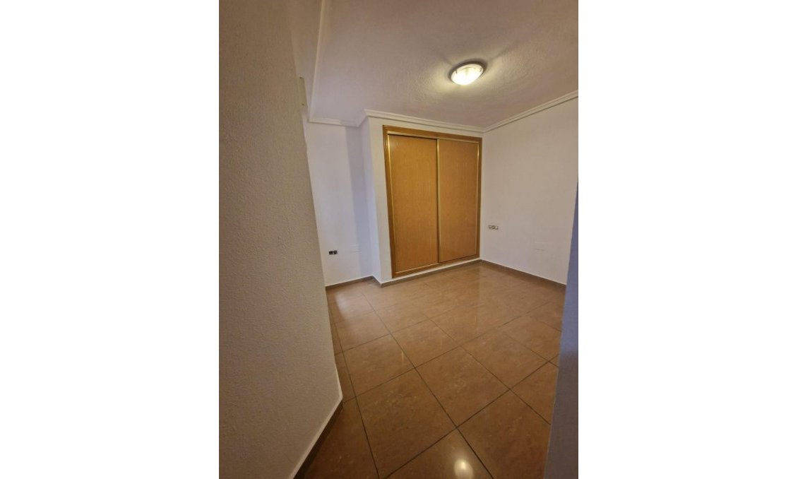 Wiederverkauf - Wohnung -
Torrevieja