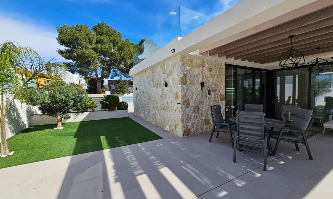 Segunda mano - Villa -
Torrevieja - Los Balcones