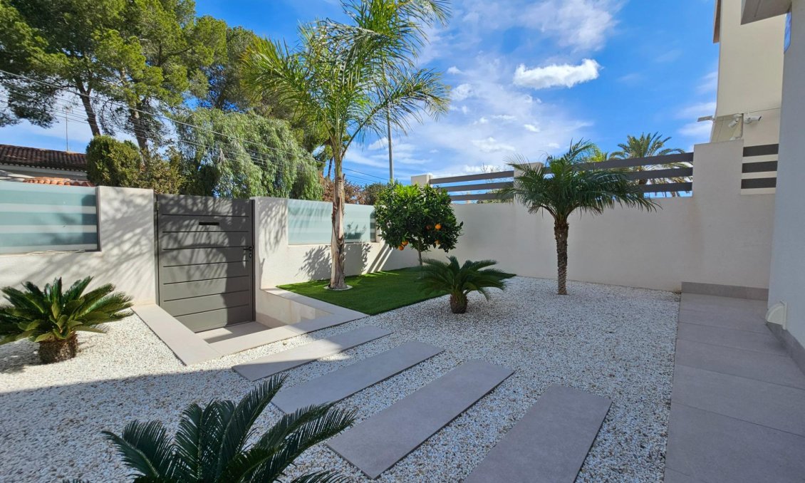 Segunda mano - Villa -
Torrevieja - Los Balcones