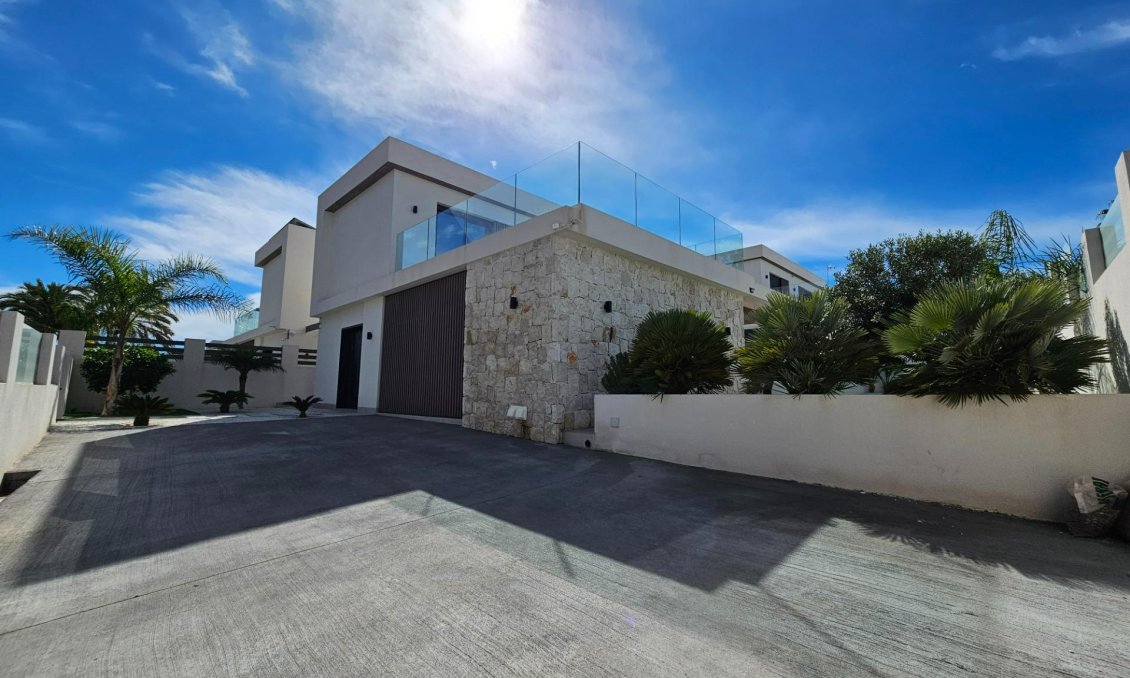Segunda mano - Villa -
Torrevieja - Los Balcones