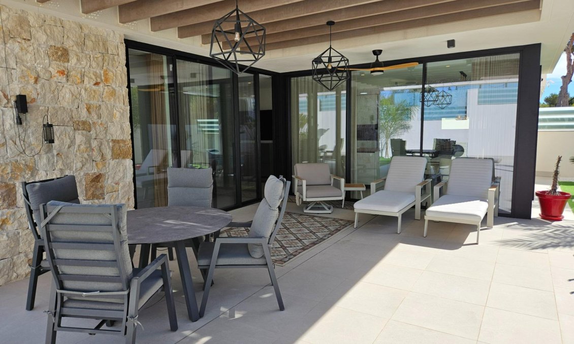 Segunda mano - Villa -
Torrevieja - Los Balcones