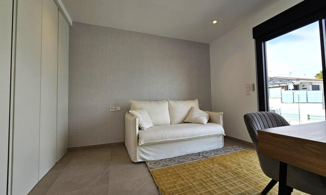 Segunda mano - Villa -
Torrevieja - Los Balcones