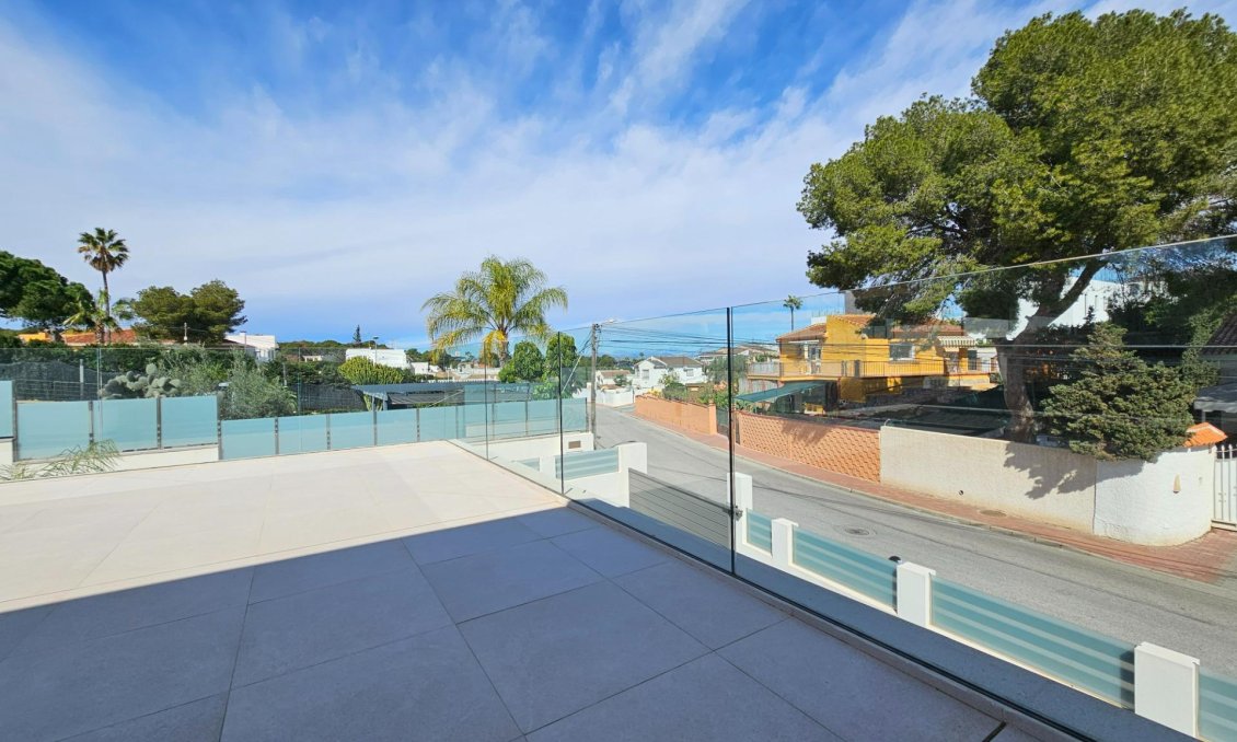Segunda mano - Villa -
Torrevieja - Los Balcones