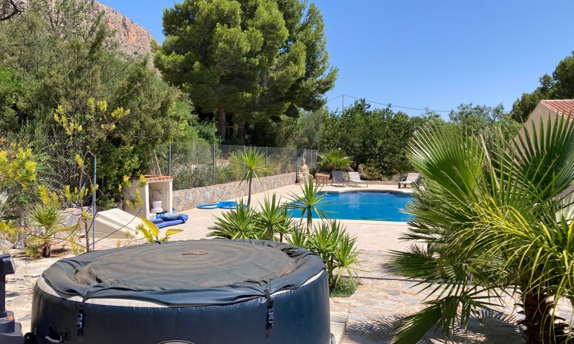 Segunda mano - Villa -
Hondón de las Nieves - Inland