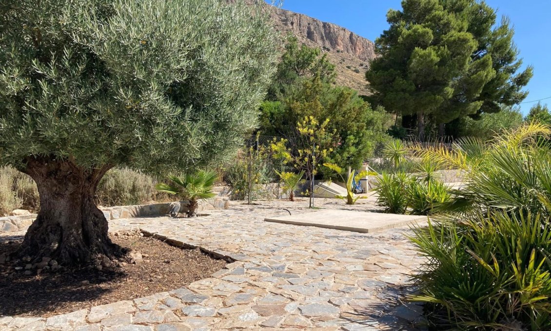 Segunda mano - Villa -
Hondón de las Nieves - Inland