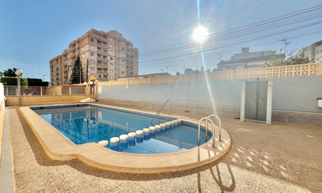 Segunda mano - Apartamento -
Torrevieja - Calas Blanca