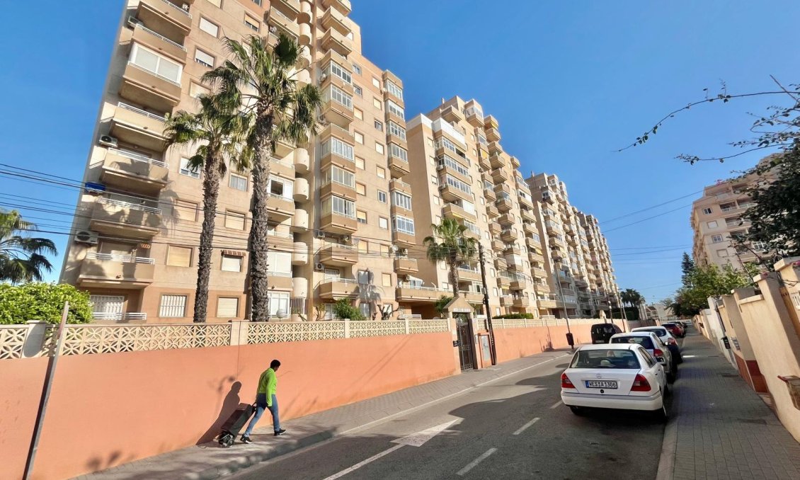 Segunda mano - Apartamento -
Torrevieja - Calas Blanca