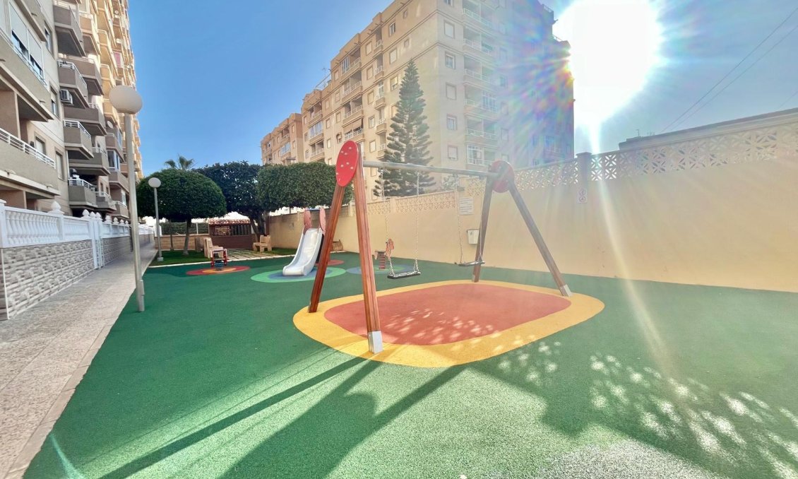 Segunda mano - Apartamento -
Torrevieja - Calas Blanca
