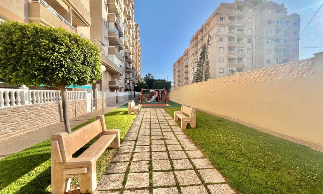 Segunda mano - Apartamento -
Torrevieja - Calas Blanca