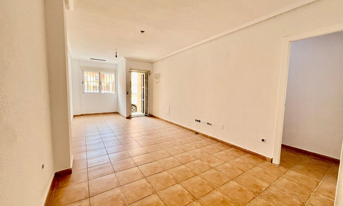 Segunda mano - Apartamento -
Catral - Comunidad Valenciana