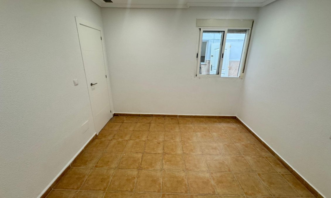 Segunda mano - Apartamento -
Catral - Comunidad Valenciana