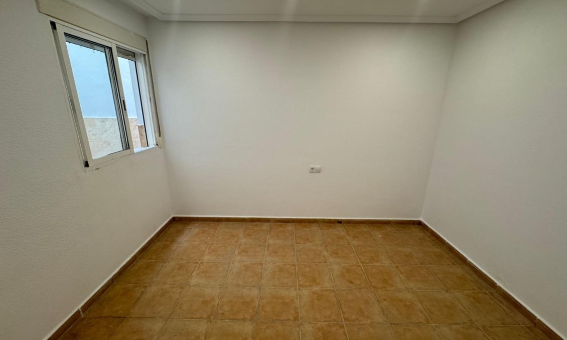 Segunda mano - Apartamento -
Catral - Comunidad Valenciana