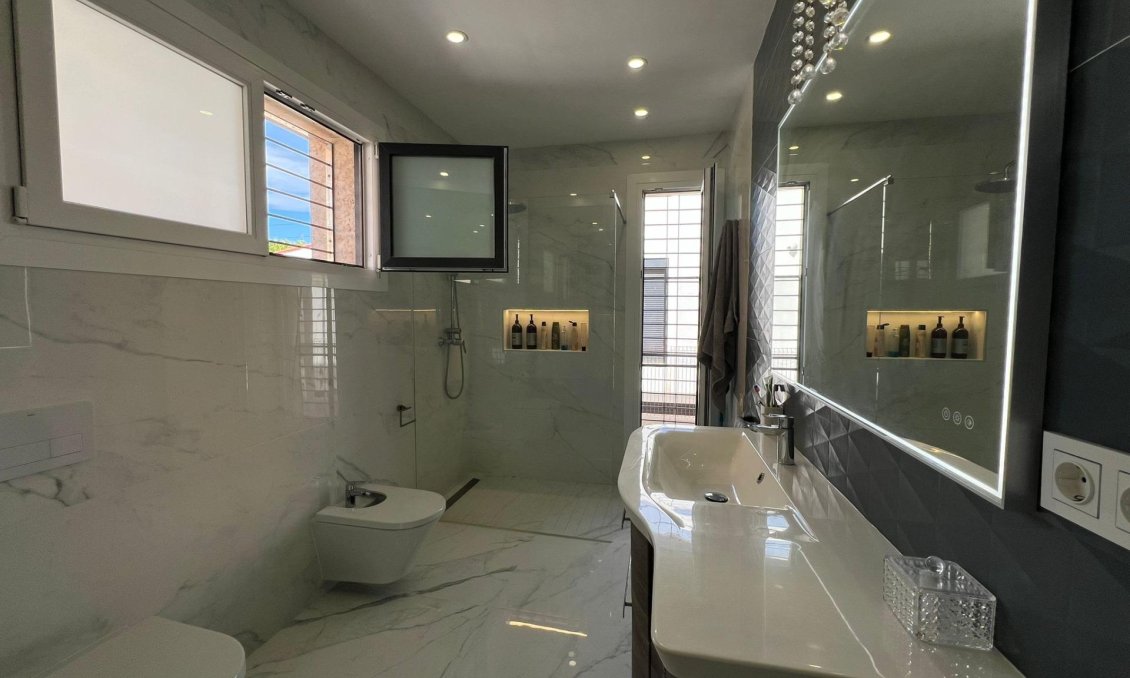 Segunda mano - Villa -
Torrevieja - La Mata