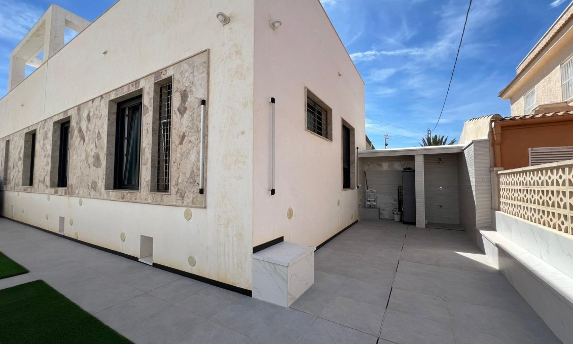 Segunda mano - Villa -
Torrevieja - La Mata