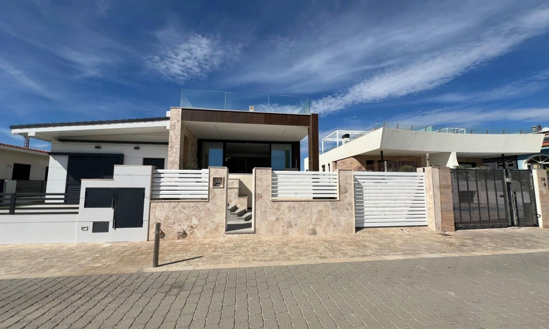 Segunda mano - Villa -
Torrevieja - La Mata