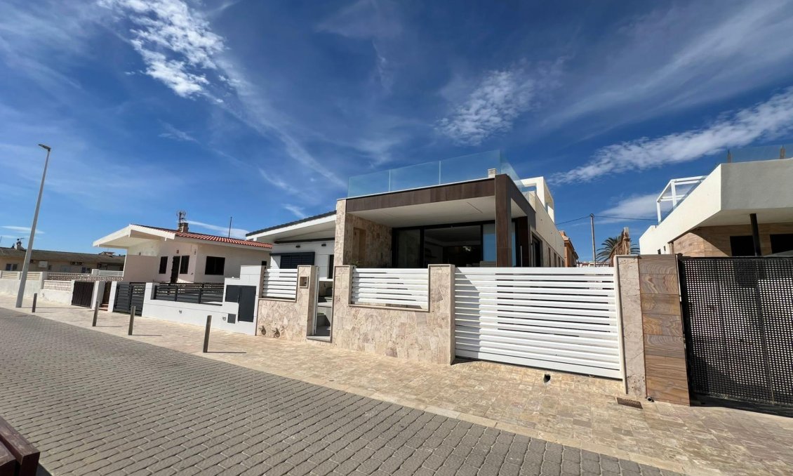 Segunda mano - Villa -
Torrevieja - La Mata