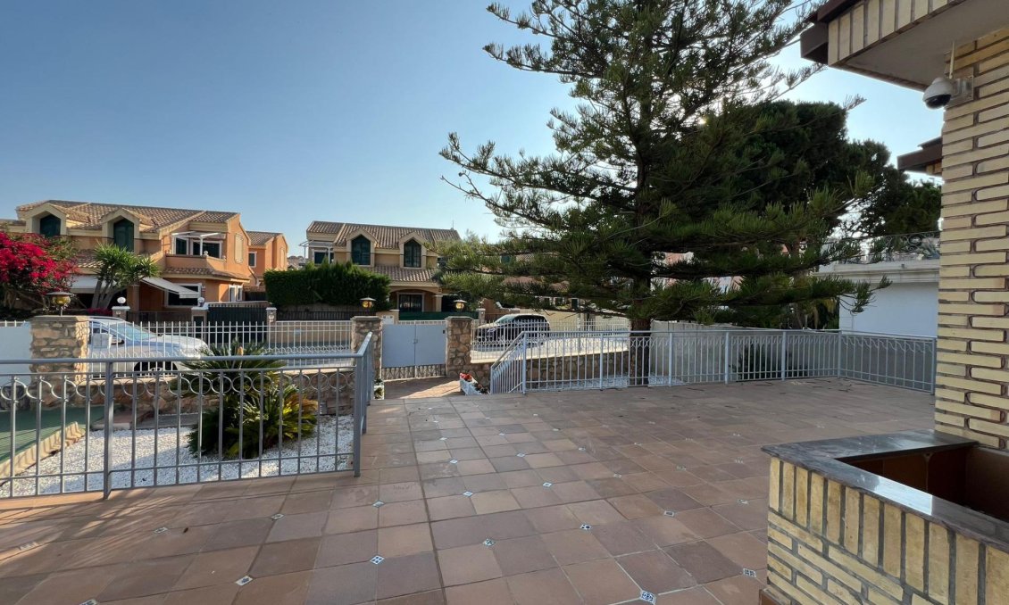 Wiederverkauf - Villa -
Orihuela Costa - Campoamor