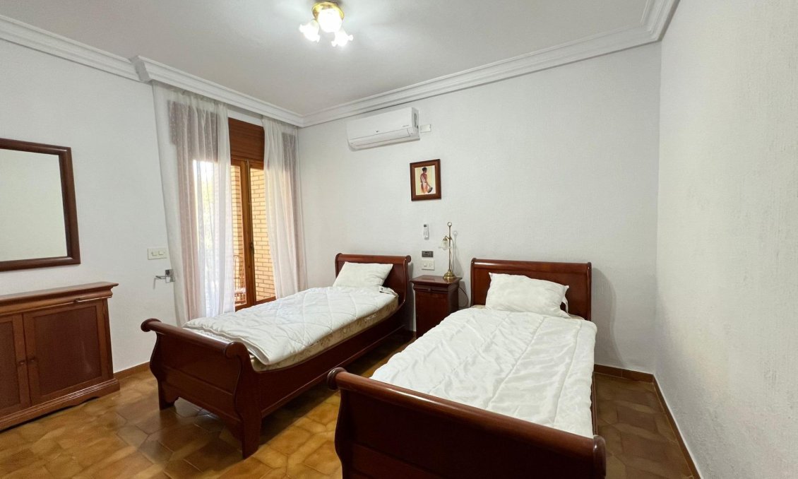 Wiederverkauf - Villa -
Orihuela Costa - Campoamor