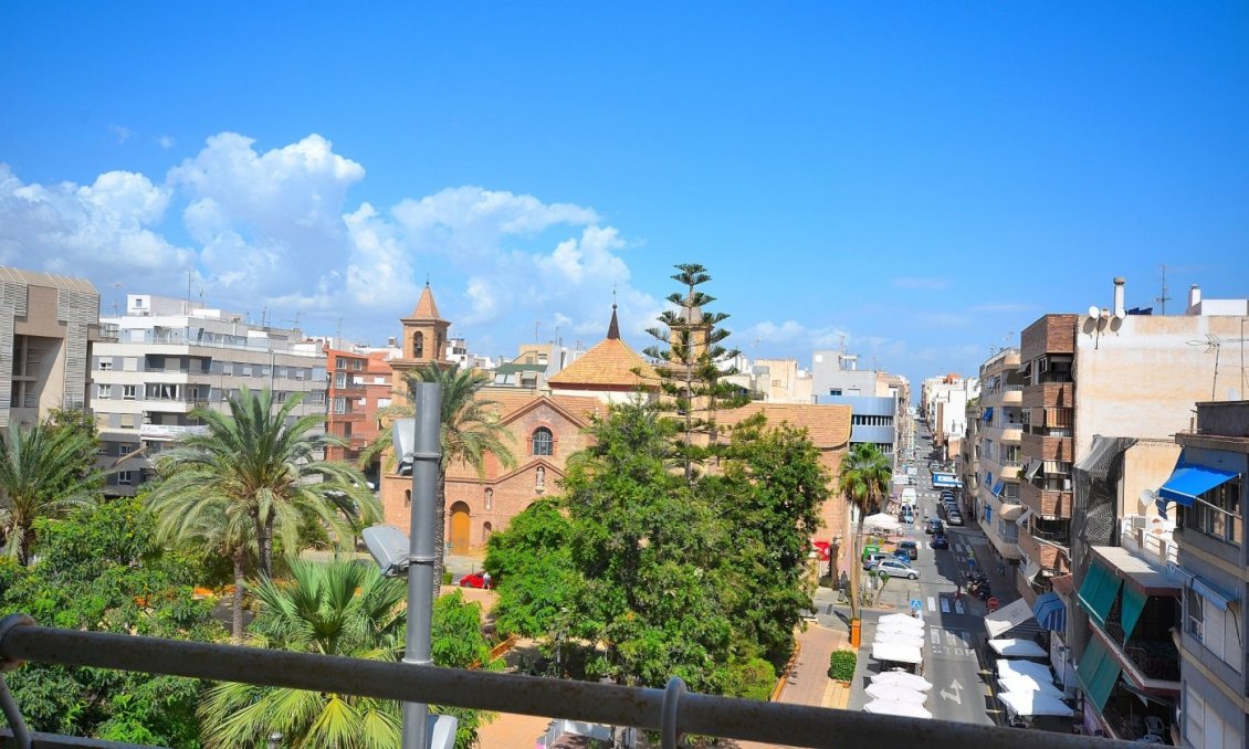 Segunda mano - Apartamento -
Torrevieja - Centro