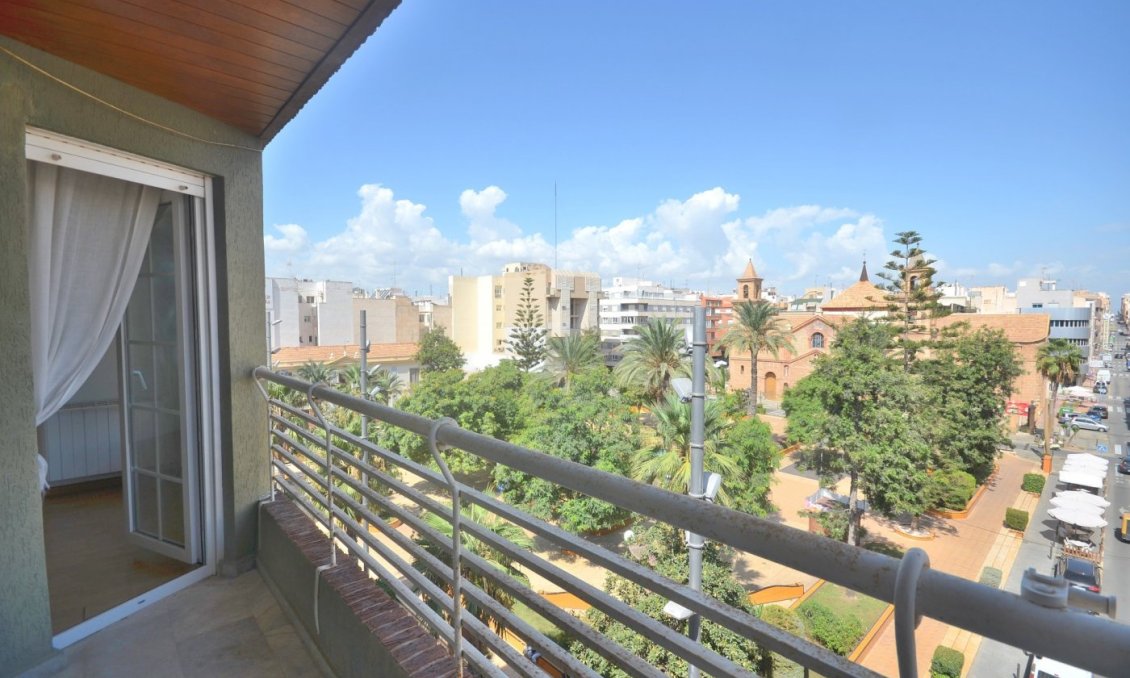 Segunda mano - Apartamento -
Torrevieja - Centro