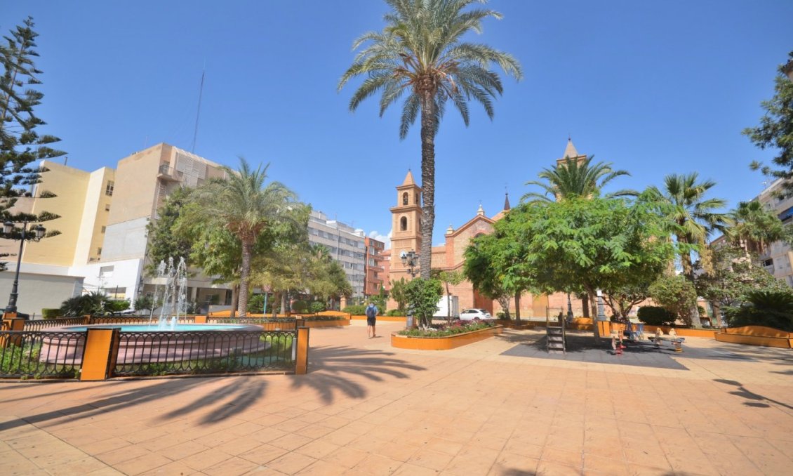 Segunda mano - Apartamento -
Torrevieja - Centro