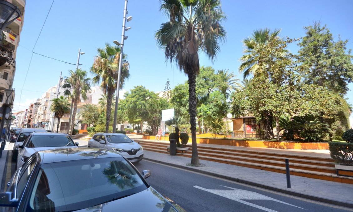 Segunda mano - Apartamento -
Torrevieja - Centro
