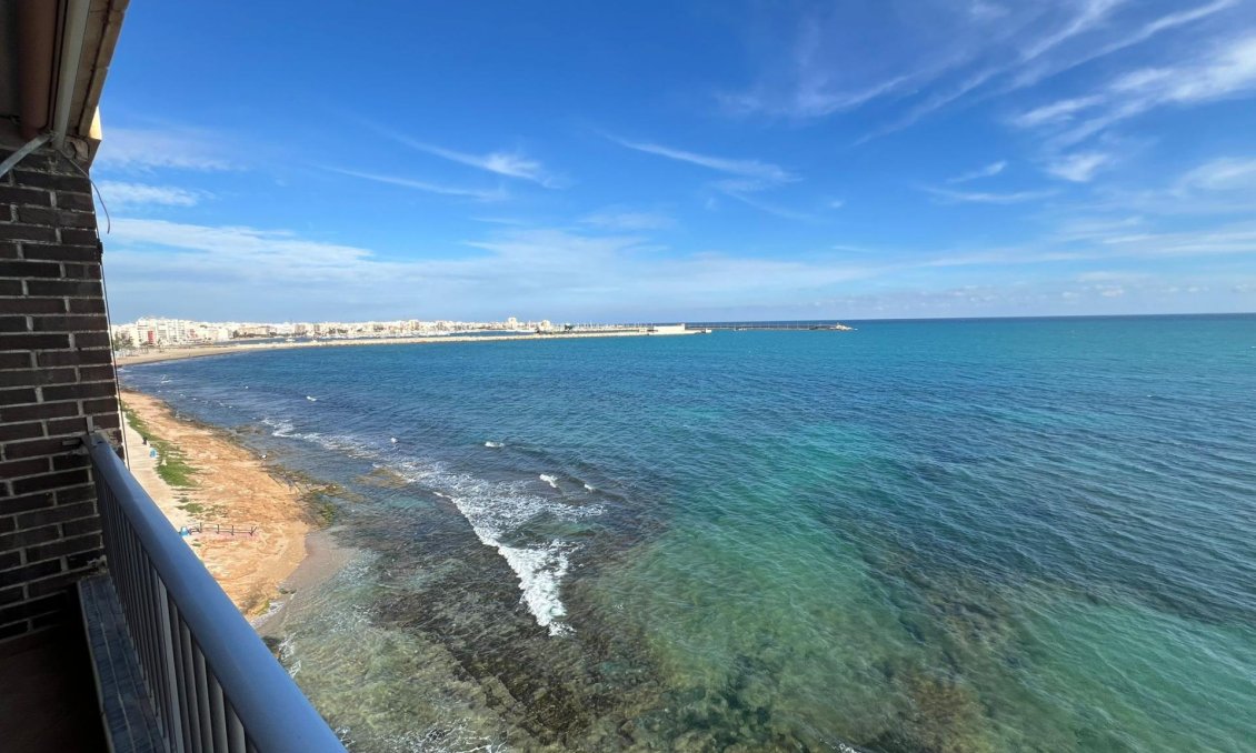 Használt Ingatlanok - Apartman -
Torrevieja - Playa De Los Naufragos
