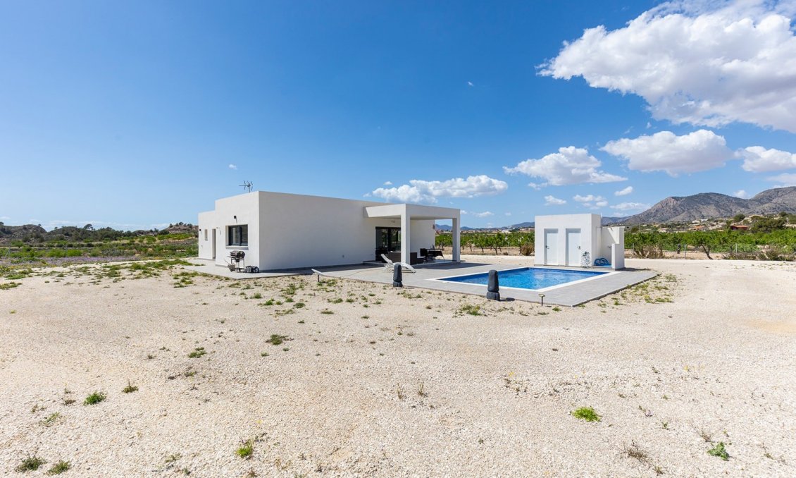 Segunda mano - Villa -
Macisvenda - Inland