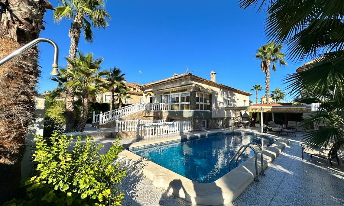 Segunda mano - Villa -
Orihuela - Inland