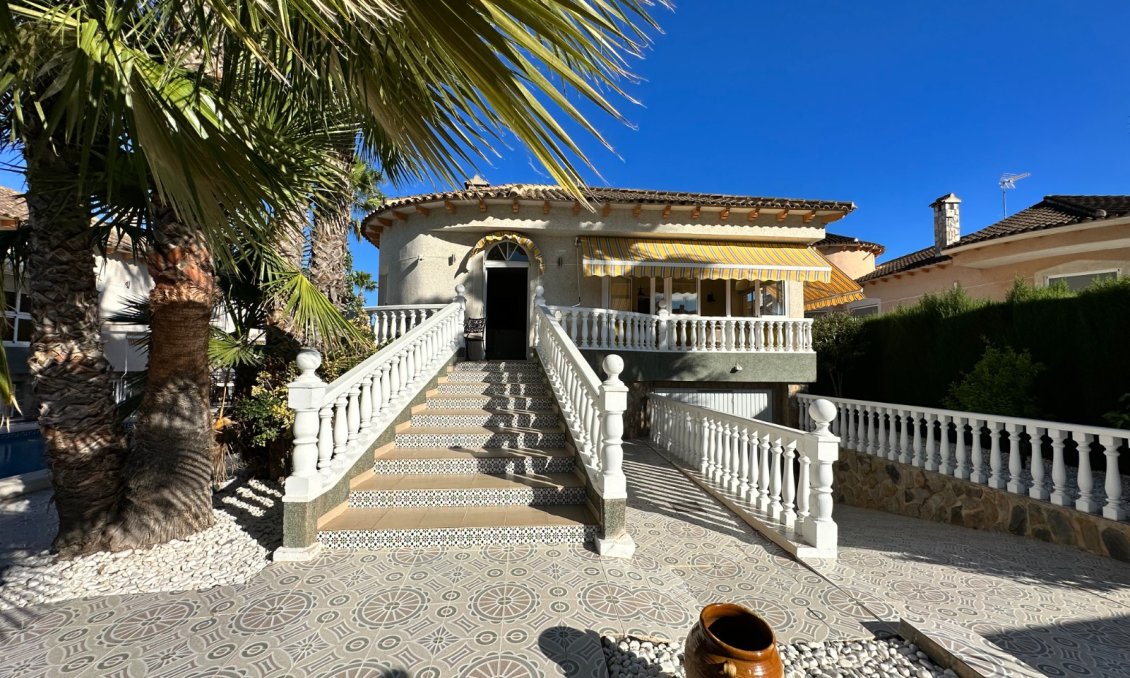 Segunda mano - Villa -
Orihuela - Inland