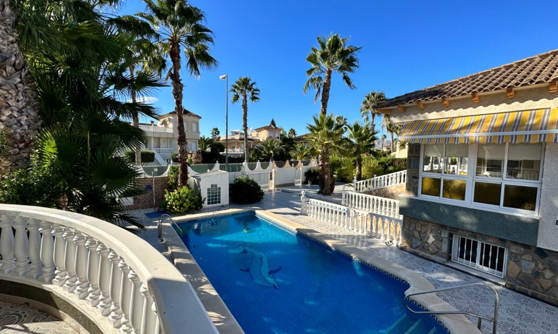 Segunda mano - Villa -
Orihuela - Inland