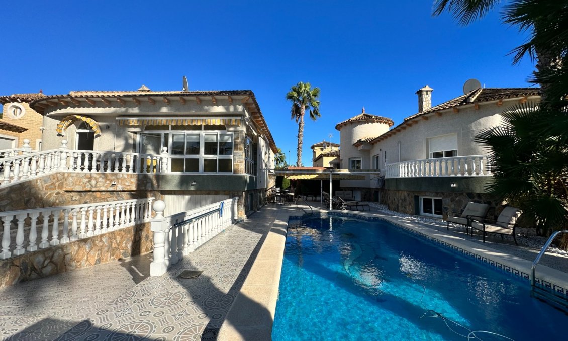 Segunda mano - Villa -
Orihuela - Inland