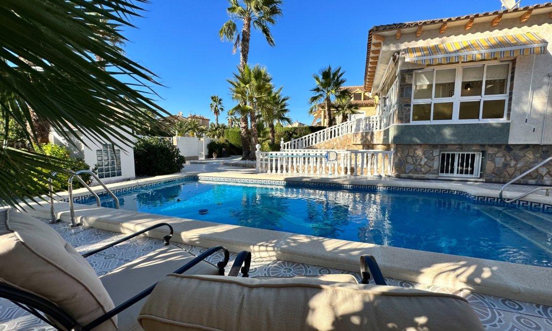 Segunda mano - Villa -
Orihuela - Inland