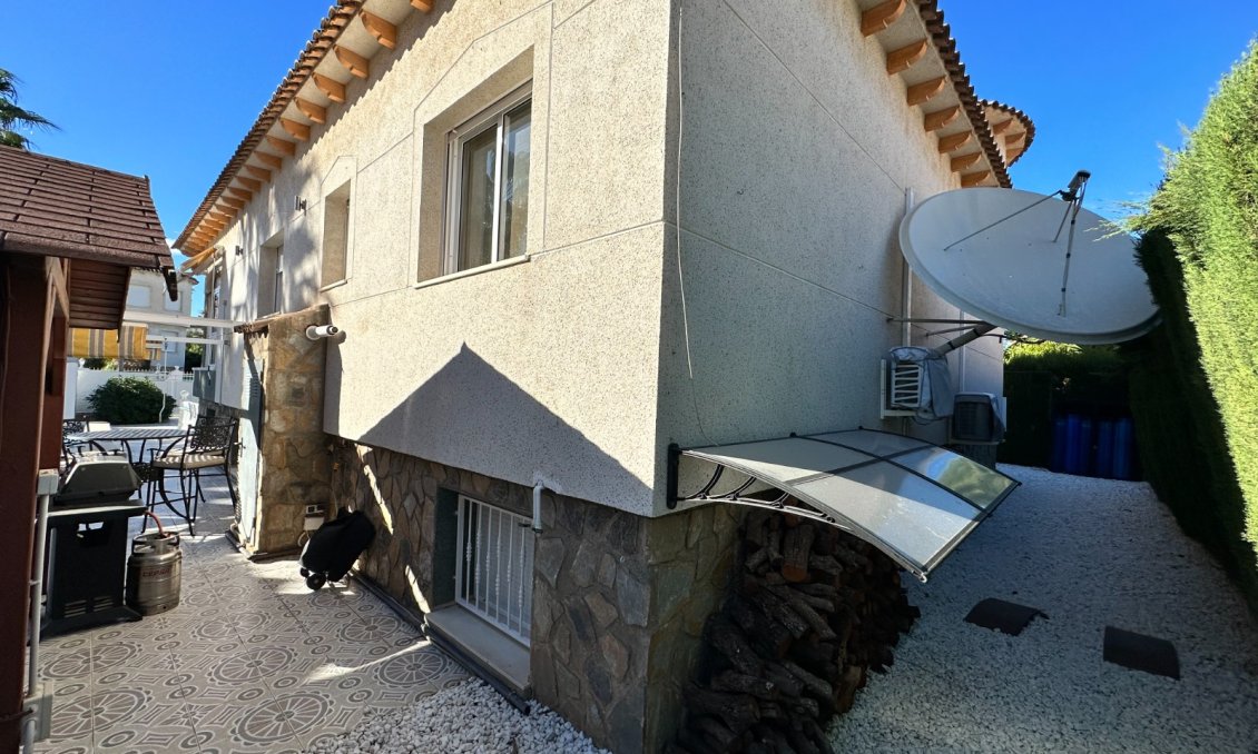 Segunda mano - Villa -
Orihuela - Inland