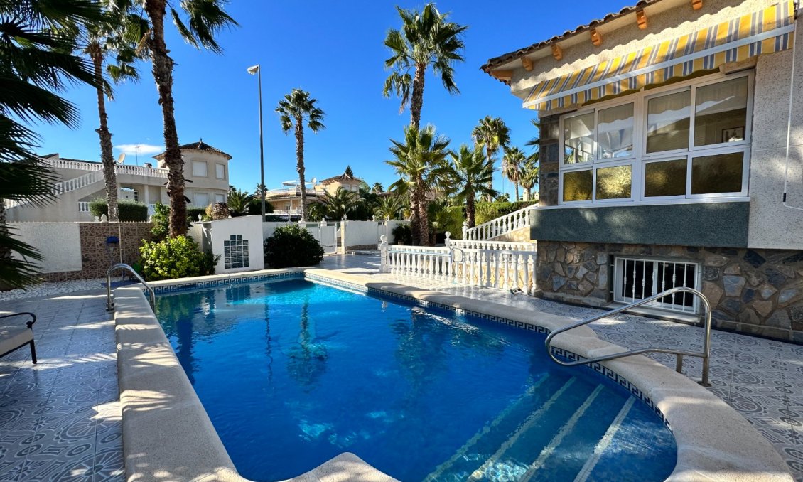 Segunda mano - Villa -
Orihuela - Inland