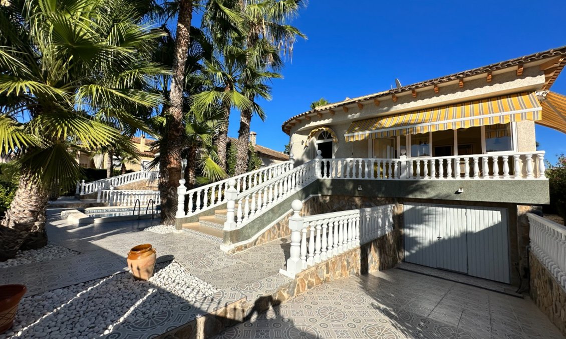 Segunda mano - Villa -
Orihuela - Inland