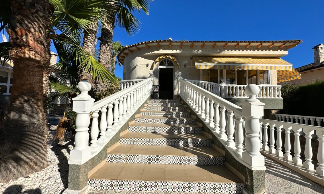 Segunda mano - Villa -
Orihuela - Inland