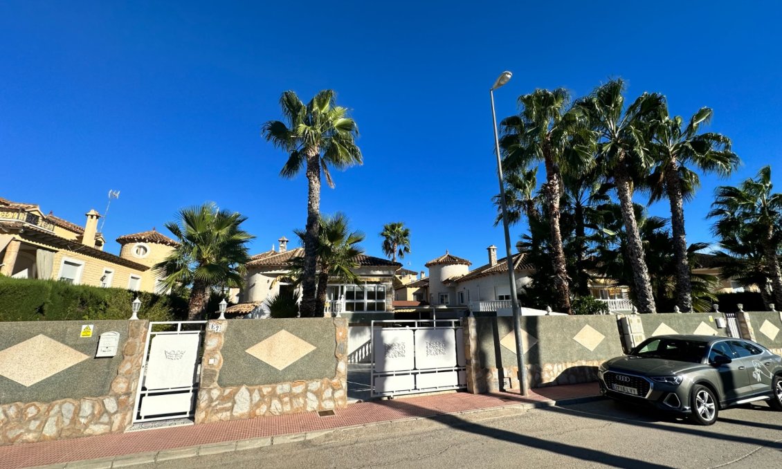 Segunda mano - Villa -
Orihuela - Inland