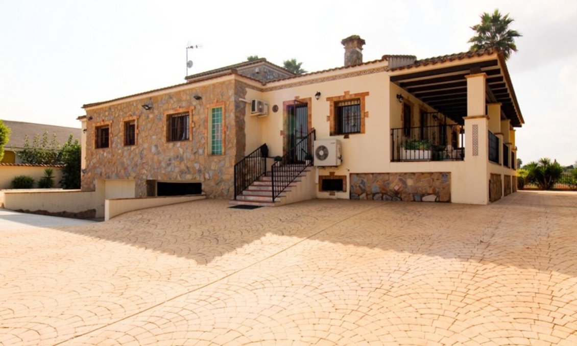 Segunda mano - Villa -
Bigastro - Inland