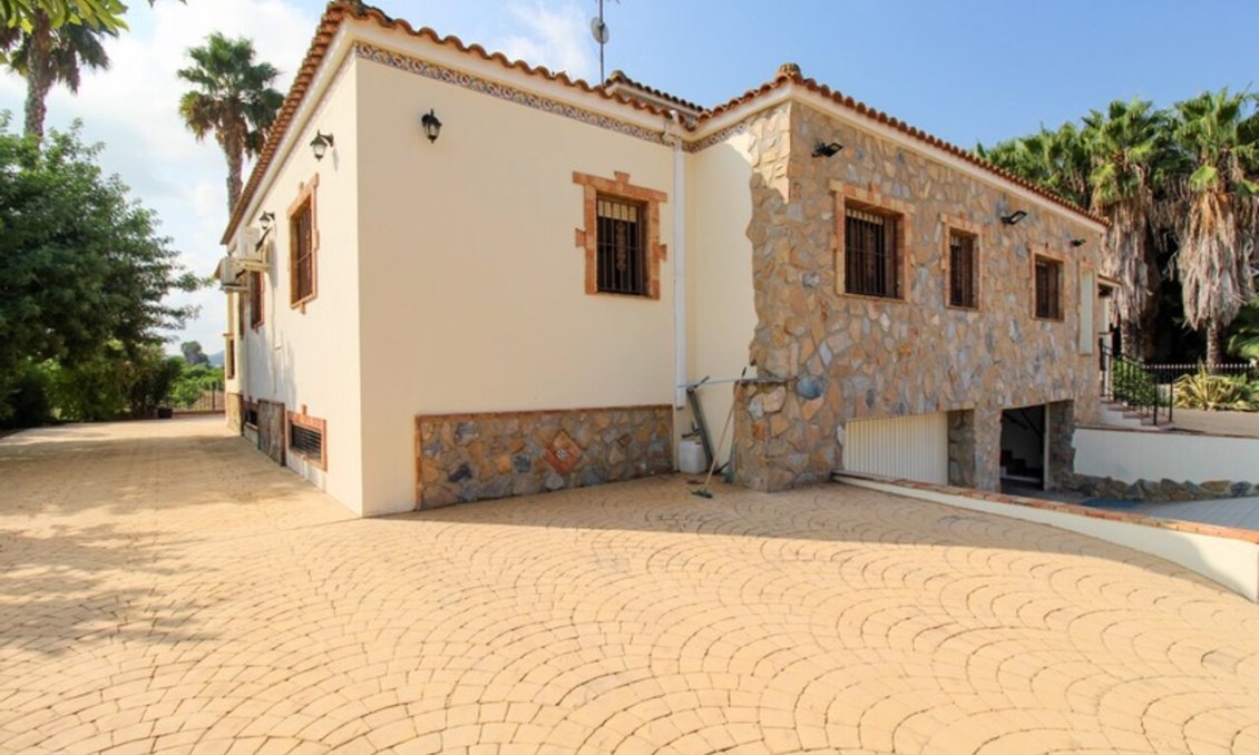 Segunda mano - Villa -
Bigastro - Inland
