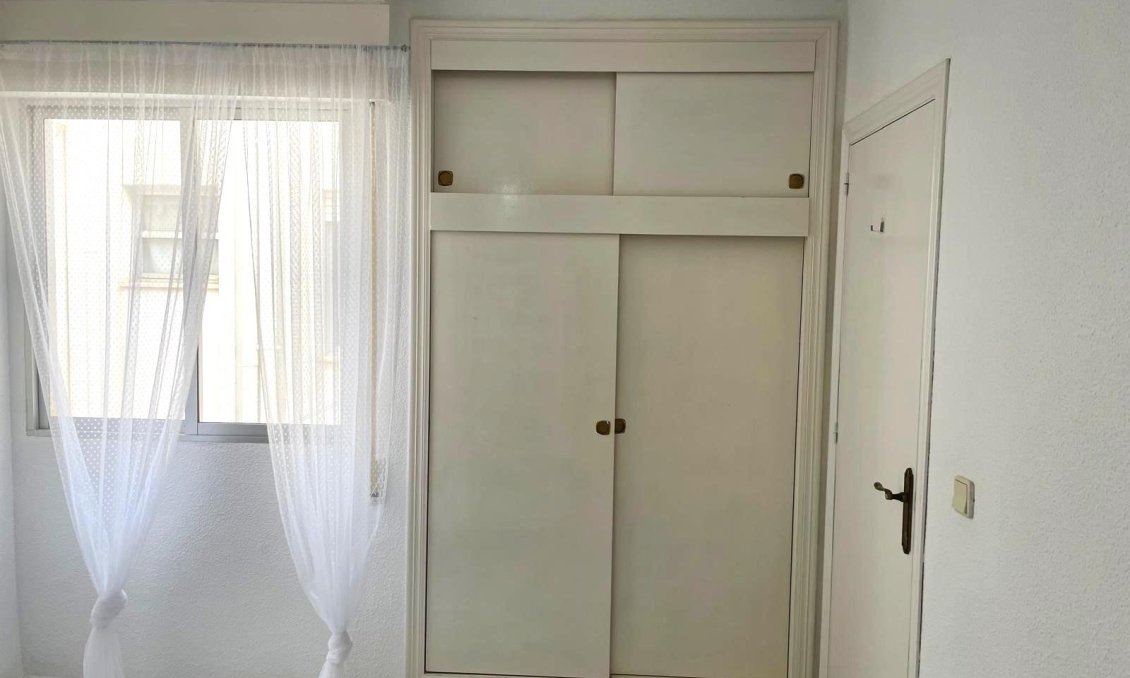 Segunda mano - Apartamento -
Torrevieja - Centro