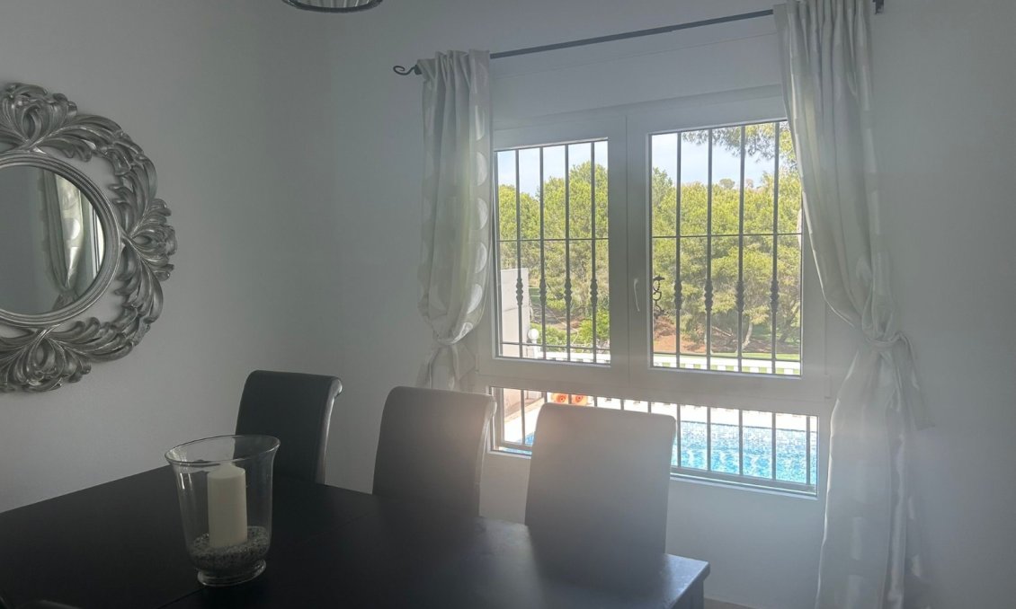 Segunda mano - Villa -
Orihuela Costa - Costa Blanca