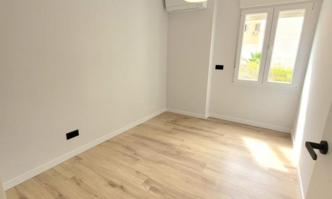 Segunda mano - Apartamento -
Torrevieja - Playa del Cura