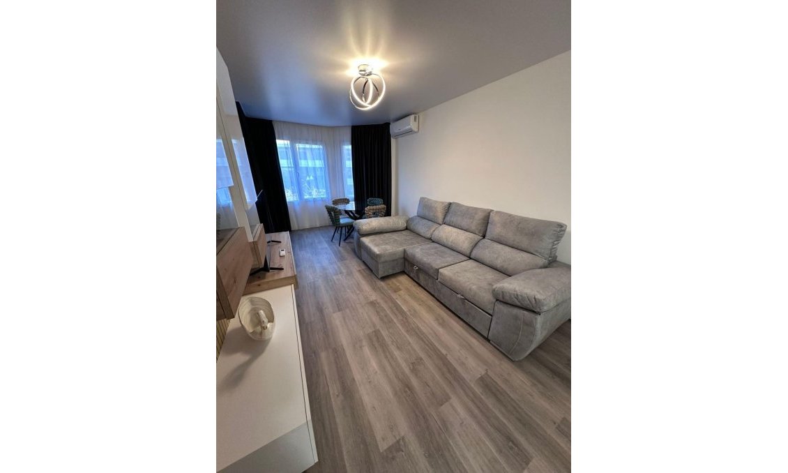 Használt Ingatlanok - Apartman -
Torrevieja - Estacion De Autobuses