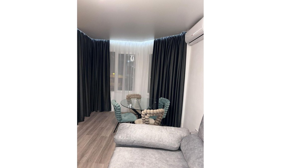 Használt Ingatlanok - Apartman -
Torrevieja - Estacion De Autobuses
