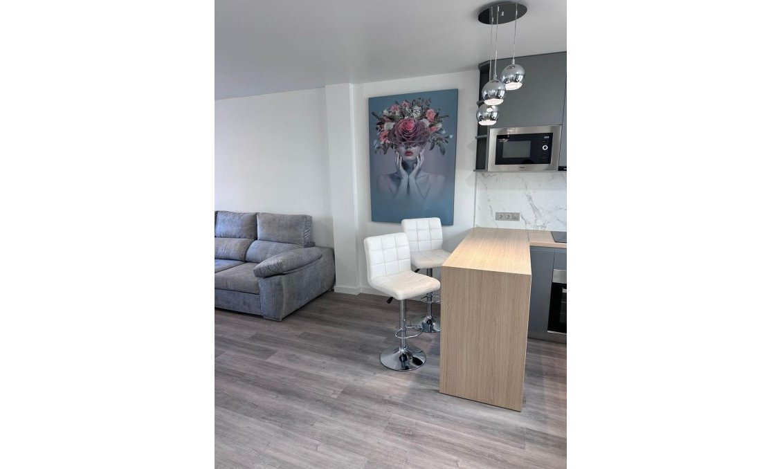 Használt Ingatlanok - Apartman -
Torrevieja - Estacion De Autobuses