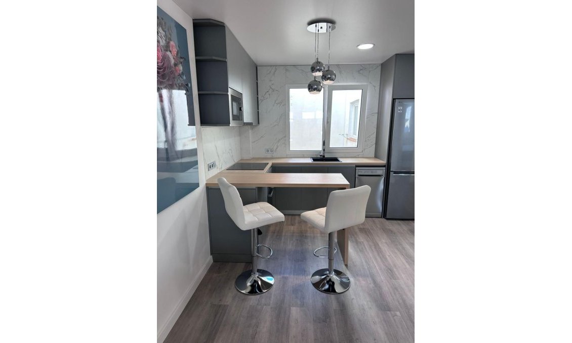 Használt Ingatlanok - Apartman -
Torrevieja - Estacion De Autobuses